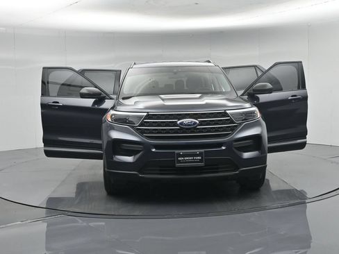 Certified 2022 Ford Explorer XLT RWD image 38