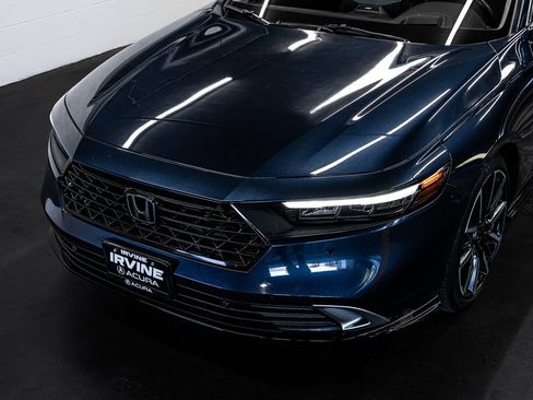Used 2023 Honda Accord Touring image 11