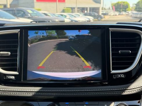 Used 2024 Chrysler Pacifica Limited FWD image 23