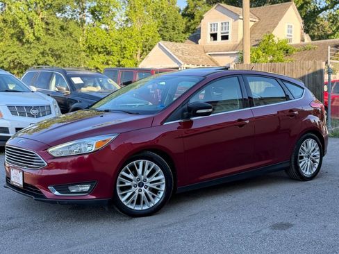 Used 2016 Ford Focus Titanium FWD image 2