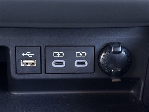 Used 2023 Toyota Highlander LE image 22