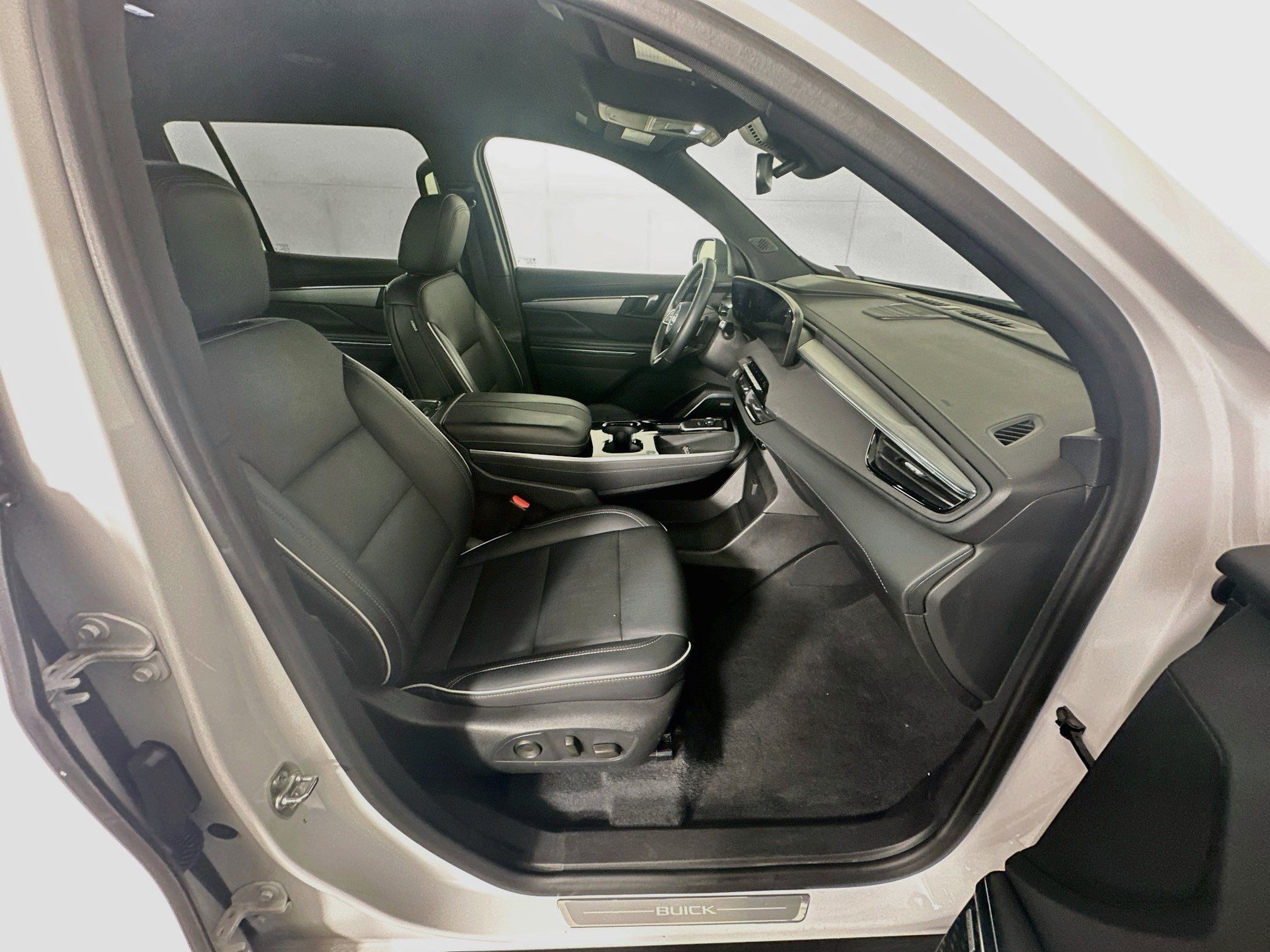 Used 2025 Buick Enclave Preferred FWD image 33