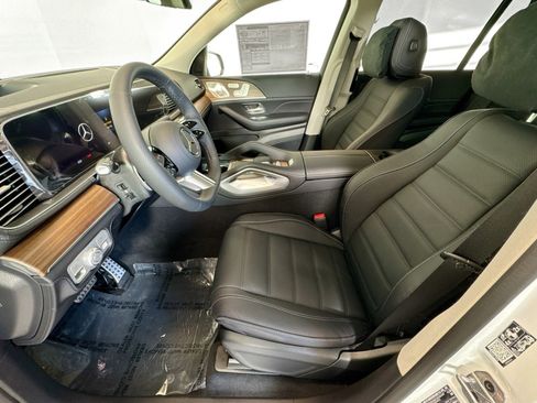 New 2026 Mercedes-Benz GLS 580 4MATIC image 18
