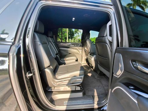 Used 2022 Cadillac Escalade ESV Luxury RWD image 40