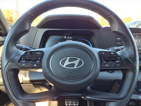 Used 2025 Hyundai Elantra Sport image 21