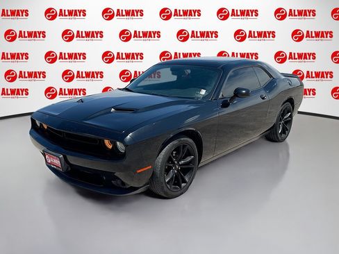 Used 2018 Dodge Challenger SXT w/ Blacktop Package RWD image 1