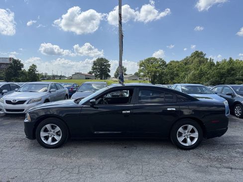 Used 2012 Dodge Charger SE RWD image 3