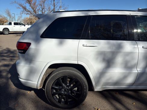 Used 2019 Jeep Grand Cherokee Altitude image 5
