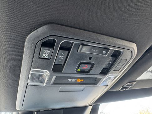 Used 2023 Toyota Tundra Platinum AWD/4WD image 32