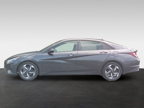 Used 2023 Hyundai Elantra SEL w/ Convenience Package FWD image 8