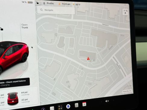 Used 2024 Tesla Model Y Long Range AWD/4WD image 21