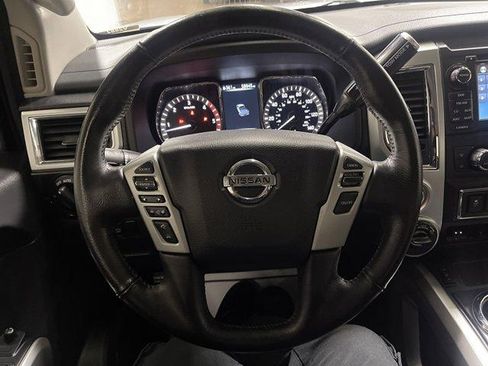 Used 2018 Nissan Titan SV w/ SV Convenience Package AWD/4WD image 22