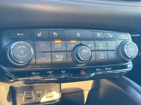 Used 2024 Dodge Durango GT RWD image 25