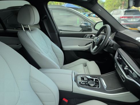 Used 2026 BMW X5 xDrive50e w/ M Sport Package image 4