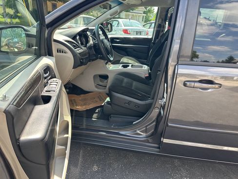Used 2016 Dodge Grand Caravan SXT FWD image 15