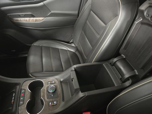 Certified 2023 GMC Acadia Denali w/ Denali Ultimate Package image 33