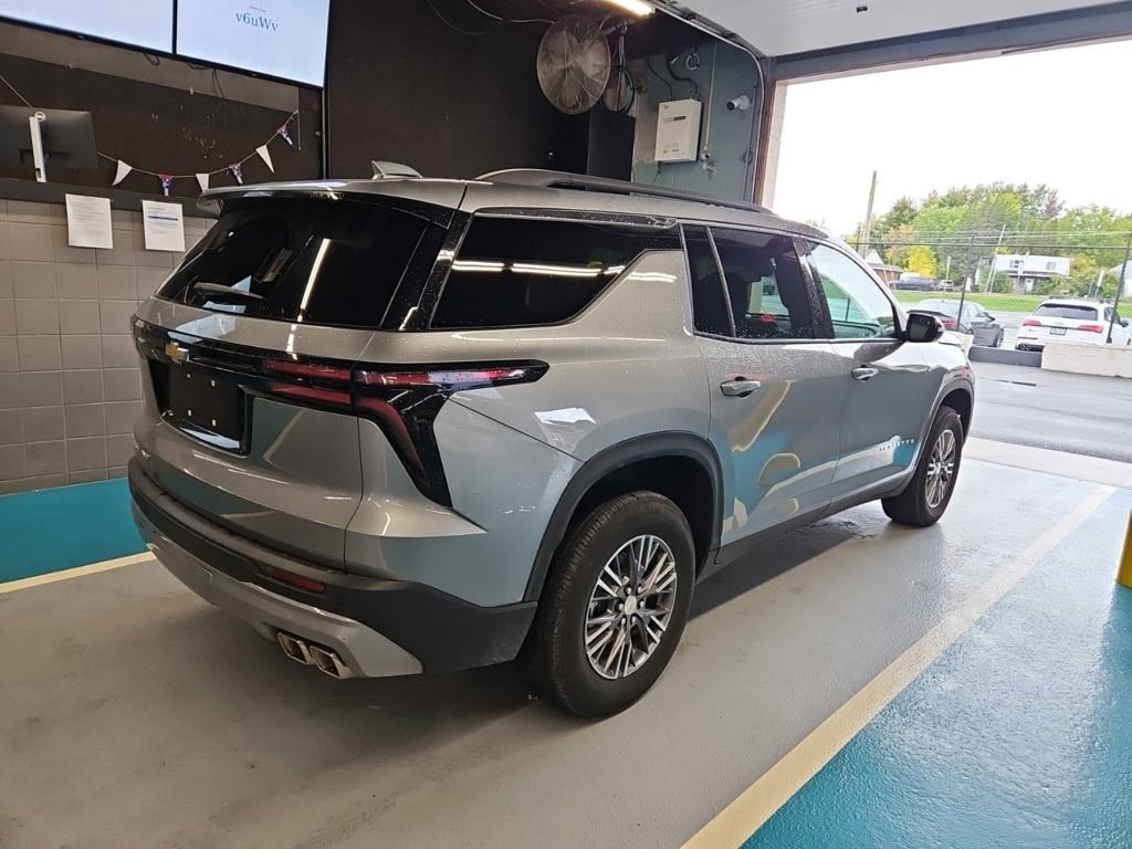 Used 2026 Chevrolet Traverse LT AWD/4WD image 5