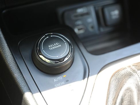 Used 2015 Jeep Cherokee Latitude w/ Cold Weather Group AWD/4WD image 31