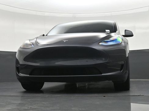 Used 2024 Tesla Model Y Long Range AWD/4WD image 33