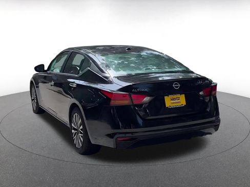 Used 2025 Nissan Altima 2.5 SV FWD image 9