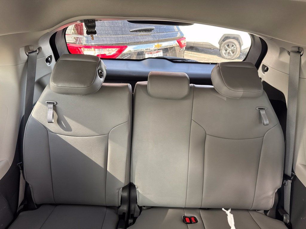 Certified 2023 Toyota Sienna XLE FWD image 18