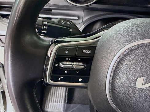 Used 2023 Kia Carnival LX image 21