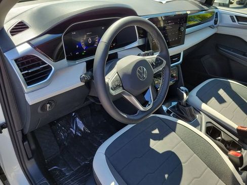 New 2026 Volkswagen Taos SE FWD image 18