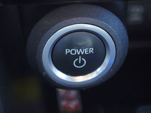 Used 2023 Toyota Venza XLE image 8