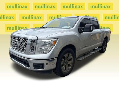 Used 2019 Nissan Titan SV w/ SV Convenience Package RWD image 6