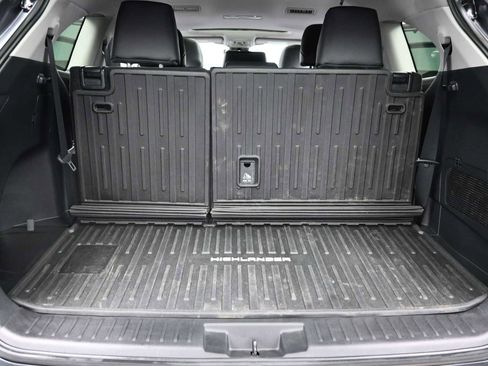 Used 2024 Toyota Highlander XLE image 16