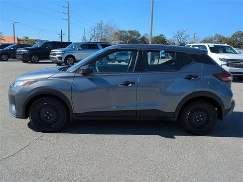 Used 2024 Nissan Kicks S image 7