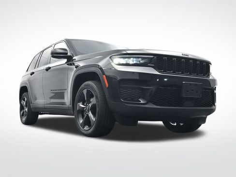 Used 2023 Jeep Grand Cherokee Altitude image 33