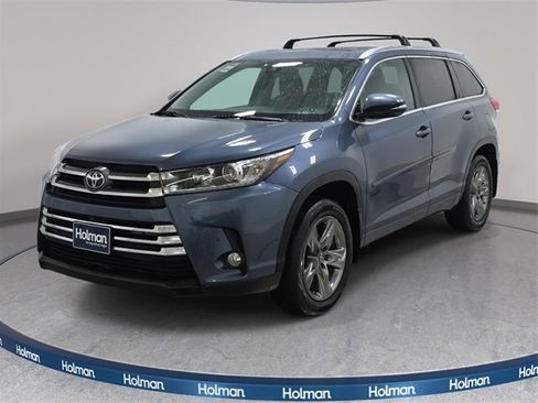 Used 2017 Toyota Highlander Limited Platinum image 1