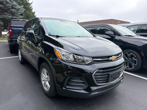 Used 2020 Chevrolet Trax LS w/ Tint and Cruise Package AWD/4WD image 4