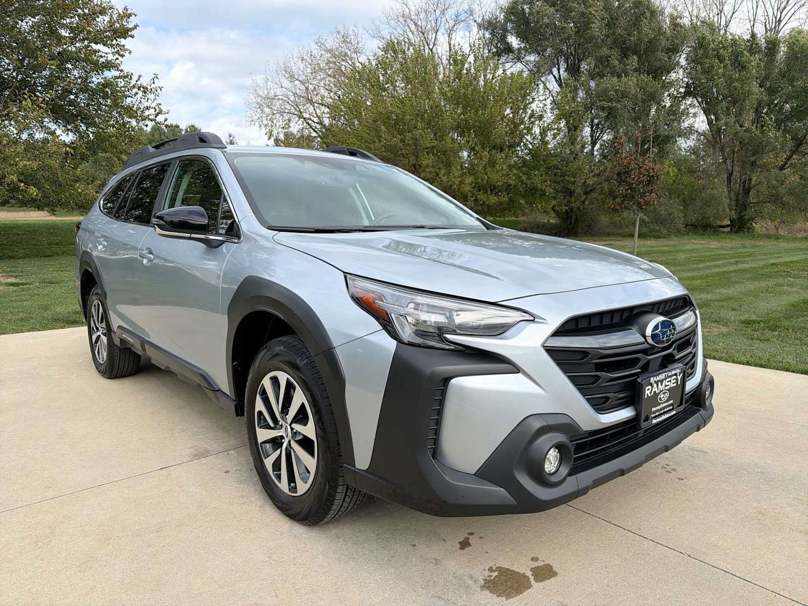 Used 2024 Subaru Outback Premium AWD/4WD image 8