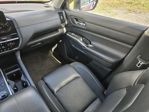 Used 2022 Nissan Pathfinder SL AWD/4WD image 23