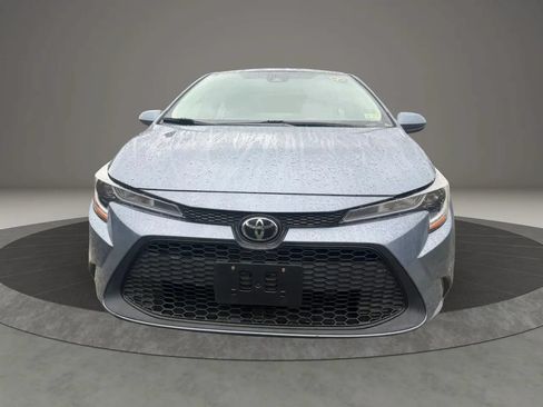 Used 2022 Toyota Corolla LE FWD image 2