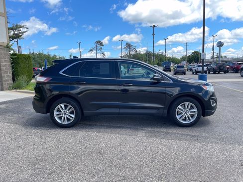 Used 2018 Ford Edge SEL w/ Canadian Touring Package AWD/4WD image 2