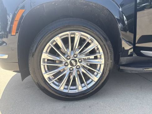 Used 2025 Cadillac Escalade Premium Luxury AWD/4WD image 21