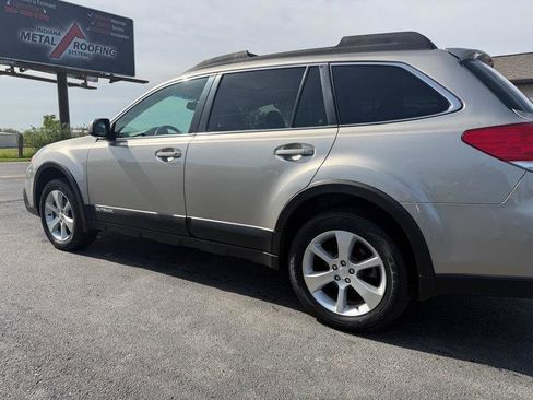Used 2014 Subaru Outback 2.5i Limited w/ Moonroof Package AWD/4WD image 36