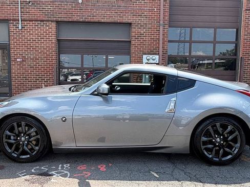 Used 2018 Nissan 370Z Coupe RWD image 6