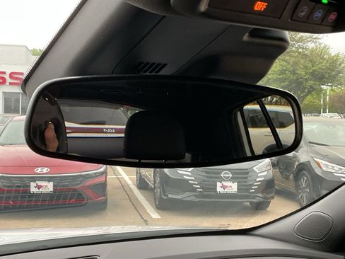 Used 2025 Buick Envista Preferred image 27