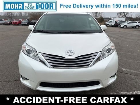 Used 2017 Toyota Sienna XLE Premium image 2