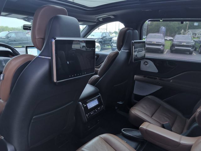 Used 2022 Lincoln Aviator Reserve w/ Equipment Group 201A AWD/4WD image 31