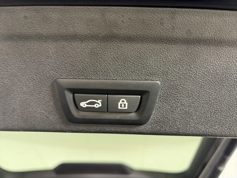 Used 2021 BMW X6 xDrive40i w/ M Sport Package image 20