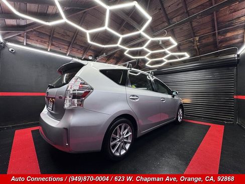 Used 2014 Toyota Prius V Five FWD image 3