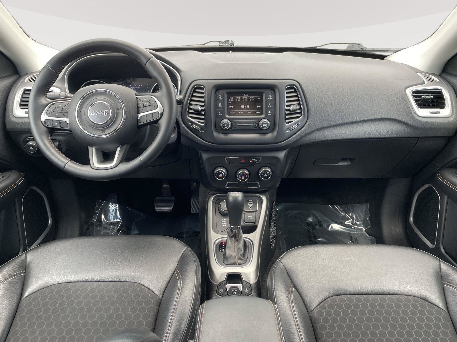 Used 2018 Jeep Compass Latitude w/ Safe & Security Group AWD/4WD image 5