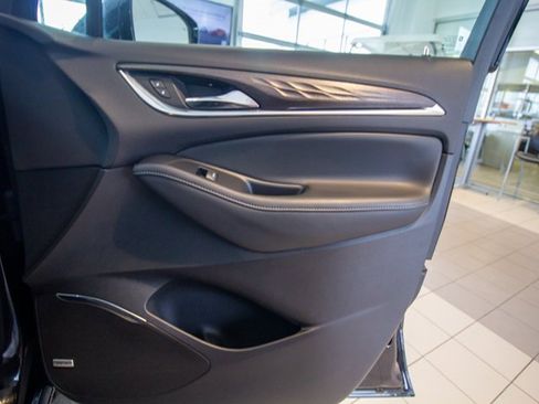 Used 2023 Buick Enclave Avenir w/ Avenir Technology Package image 10