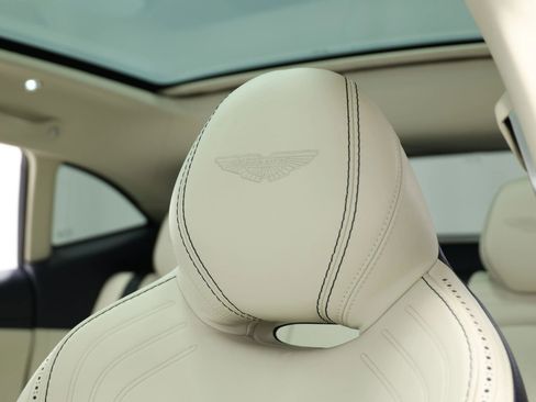 Used 2021 Aston Martin DBX AWD/4WD image 18