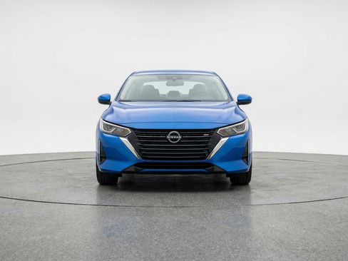 Used 2025 Nissan Sentra SV image 2